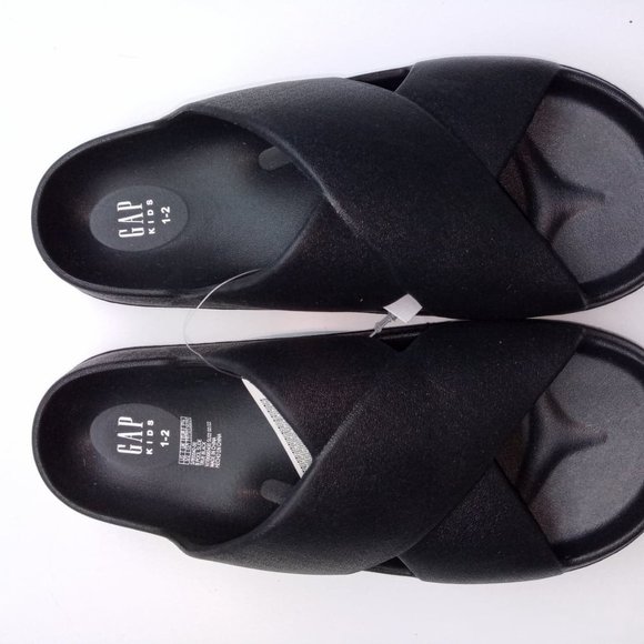 GAP Kids Toddler Criss-Cross Pillow Pool Side Black Sandals, Size 1 - 2 - Picture 1 of 5